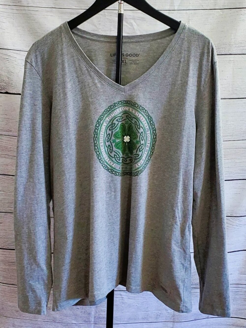 Life Is Good T-Shirt Tee Crusher Shamrock Long Sleeve Gray Womens Size XL